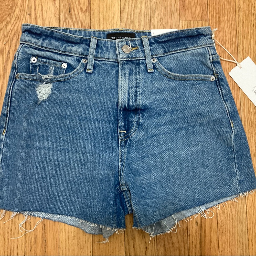 Free Assmebly 90's cut off women's size 2 blue denim shorts. Brand new with tags